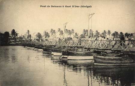 Pont flottant de l'Île Saint-Louis vers 1880.